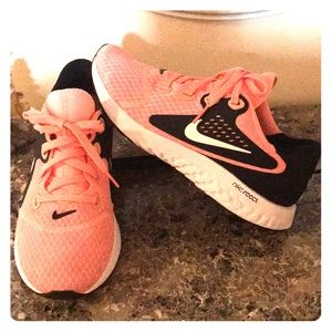 Woman’s Nike reacts